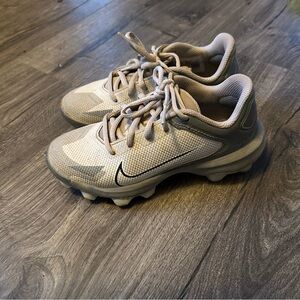 Nike Kids' White and Gray Baseball Cleats